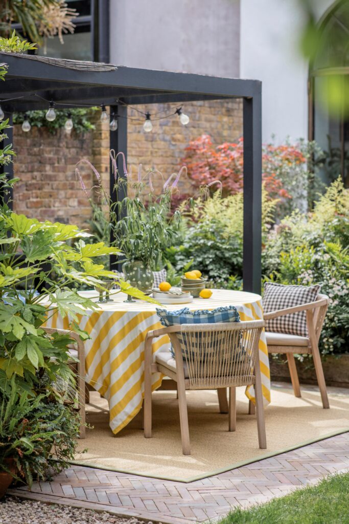 outdoor rug, faux fibres. indoor/outdoor rug