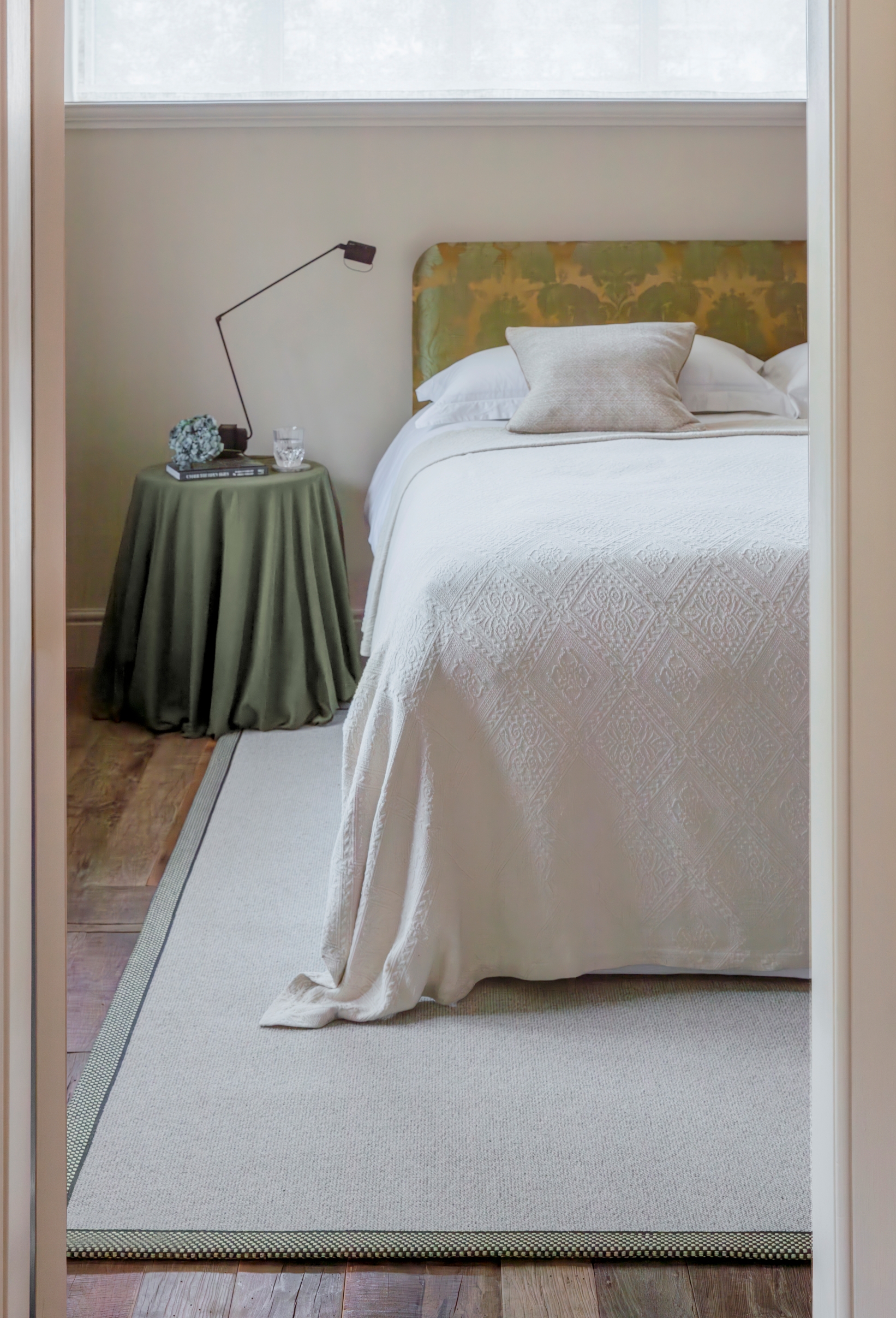 Wool Tweed Fortrose bespoke rug with a Chequers Churchill border